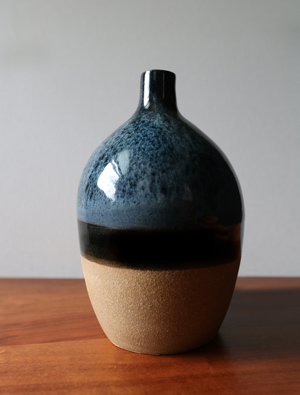 blue-black-vase-thumb