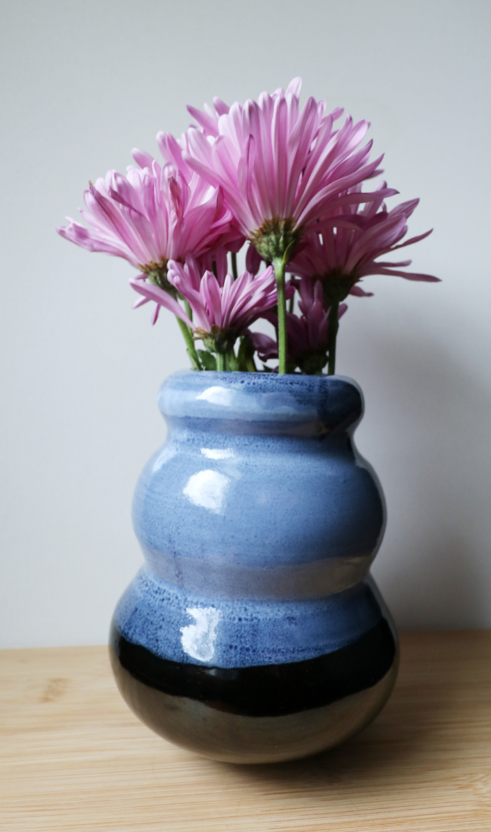 blue-on-black-vase-flowers